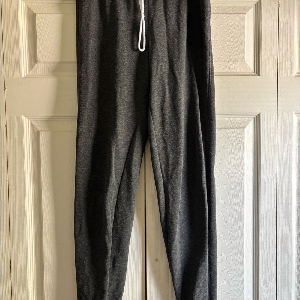 Under Armour Women’s Medium Gray Sweatpants